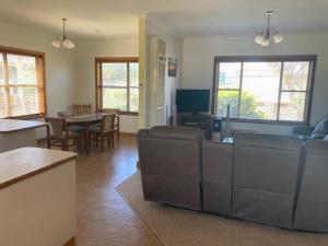 Nevah Barc - Ardrossan