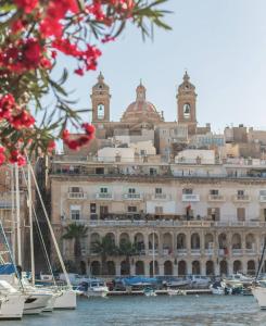 Arcanum apartment 1 very close to seafront bus station and ferry to Valletta