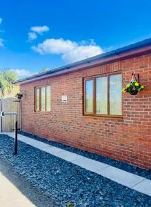 Rose Cottage with Hot Tub - Sheriff Hutton