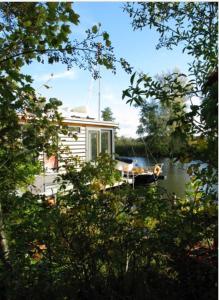 Houseboat Pure