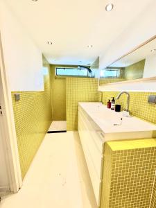 Houseboat Pure