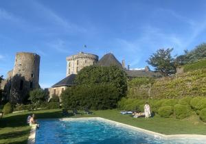 Roulotte enchantée dans le parc dun château vendéen