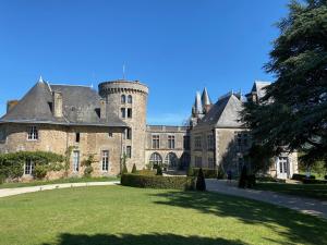 Roulotte enchantée dans le parc dun château vendéen