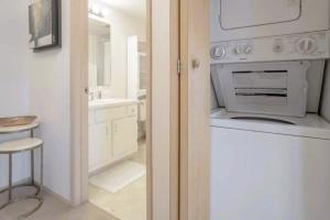 Free Parking - City Views - Near Attractions