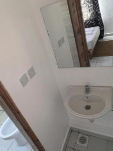 Gianas stays with pool