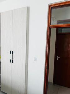 Gianas stays with pool