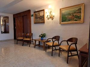 Vintage Hotel Mercedes