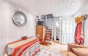 Maisons de vacances 2 Bedroom Amazing Home In Ars-En-Re : photos des chambres