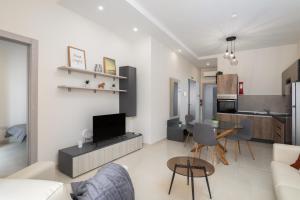 Modern 2BD Apartment with Maltese Balcony & Back Yard - Close to St Julians & St Georges Bay & Sliema Promenade