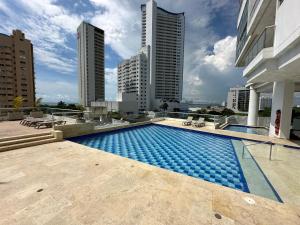 Modern 2 Story Penthouse, With Pool, Spa & Beach