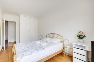 Élégance Parisienne, Vue Luxueuse Imprenable