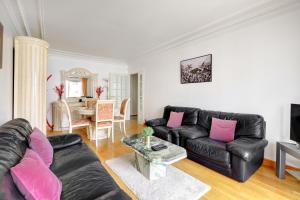 Élégance Parisienne, Vue Luxueuse Imprenable