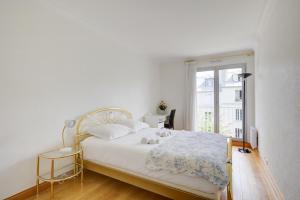 Élégance Parisienne, Vue Luxueuse Imprenable