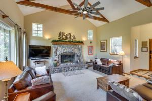 Luxe Lake Arrowhead Home with Deck, 3 Mi to Village!