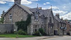 Bonnie Taigh with FREE parking 24 hours - Strathtay