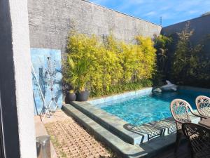 Piscina 1 suíte área gourmet completa