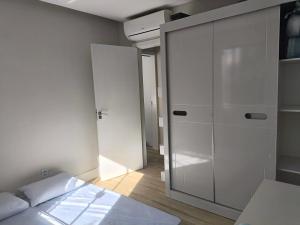 Piscina 1 suíte área gourmet completa