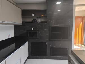 Piscina 1 suíte área gourmet completa