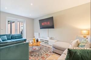 Luxury 5 bed house with Hot Tub nr Bicester Village