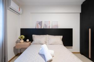 Localização Central! A 450 metros da Vila Germânica Loft com Piscina, Ar-Condicionado, Wi-Fi, Cozinha completa, Garagem Privativa, Espaço Zen, Academia, Sauna, e Mercadinho 24h