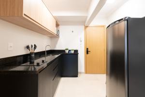 Localização Central! A 450 metros da Vila Germânica Loft com Piscina, Ar-Condicionado, Wi-Fi, Cozinha completa, Garagem Privativa, Espaço Zen, Academia, Sauna, e Mercadinho 24h