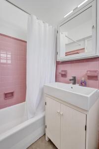 Waves On Desoto Beautiful Studio # 5