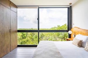 Designer Penthouse - Jungle Views, Bike to Beach