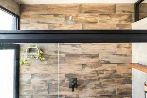 Designer Penthouse - Jungle Views, Bike to Beach