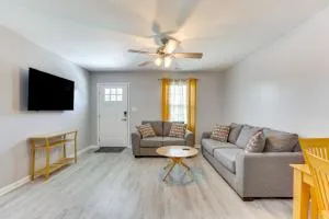 Bright and Pet-Friendly Duplex in Bolivia with Patio! - Supply