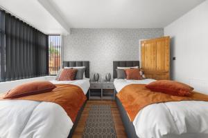 Bright 3-BR Home-Driveway, Sky-TV-Free WiFi