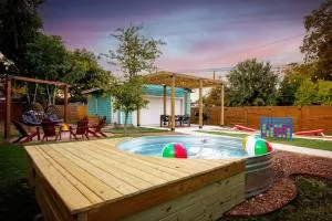 POOL - Theater KING BED & 7 minutes to RiverWalk - Elmendorf