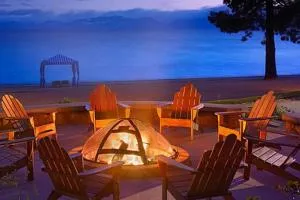 Beachfront Ski Cabin in Incline Village, Lake Tahoe - كارسون سيتي