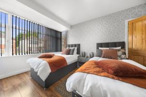 Modern 3-BR Home-Driveway, Sky-TV-Fast WiFi