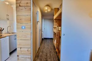 La Tête dans les Étoiles, 4 adultes, 3 enfants