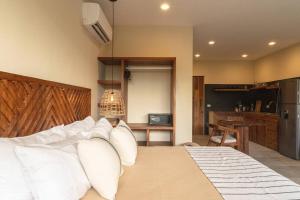 Estudio con terraza vistas a la alberca-La Veleta