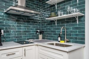 Unwind in a Modern Suite in Summerhill-Peoplestown