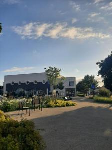 Maisons de vacances La Maison Rose - avec grand jardin clos a 300m de la mer : photos des chambres