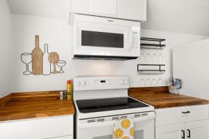 The Heights Nook Peaceful Getaway with a Den