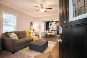 THE CORNER COTTAGE - Contemporary 2BD in Peoria - Canton