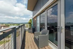 Modern 2 bedroom penthouse with free parking - Bridge of Allan