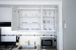 CITY VIBES - Modern Suite in the heart of Downtown