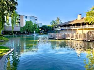 KeyLuxe, Luxury Apartment with Jacuzzi, Pool, Gym, Tennis in Walnut Creek