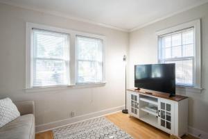 HEIGHTS HOMESTEAD - a farmhouse style cottage