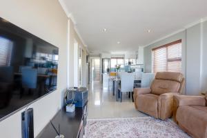 2 Bedroom Oceanfront Apartment with Sea Views