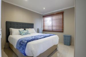 2 Bedroom Oceanfront Apartment with Sea Views