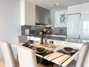 Resort Living 2BR - Ultra Fast Wifii - BTS Chong Nonsi