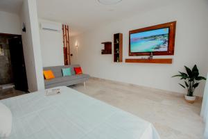 Itzamna luxury condos whit ocean viewpool