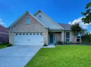 Elegant Conroe Getaway with Game Room & BBQ - Woodloch