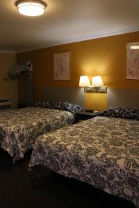Queen Room room in Timberline Motel