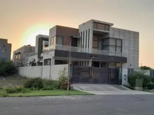 Comfort house Dha Phase 7 near Raya & AirPort 1 kanal full house - Atāri